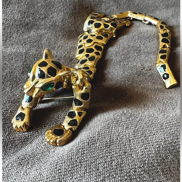 COPY - Vtg Articulating Leopard Cheetah Double Pin Gold Black Enamel Over Shoul… - Picture 7 of 10